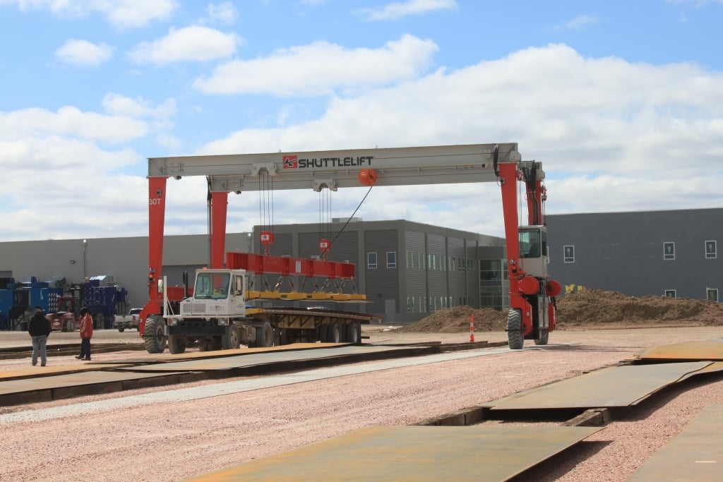 30 Ton Crane with Magnets for Moving Steel