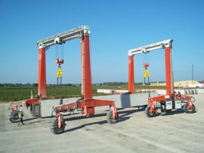 Dual Shuttlelift single beam cranes tandem pick concrete